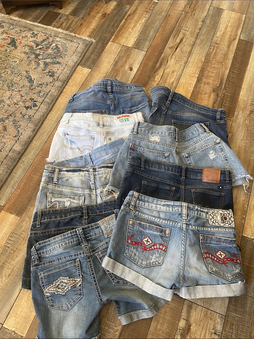 Resale bundle of denim Jean shorts
Various sizes - Picture 2 of 2